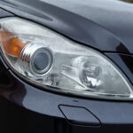 Astuce de grand-mère pour nettoyer les phares de voiture : brillance garantie ! 🚘✨